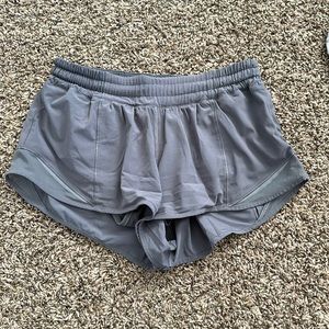 Lululemon hotty hot low rise lined short 2.5”